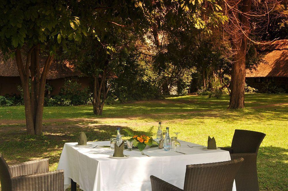 Three Cities Thorntree River Lodge Лівінґстон Екстер'єр фото